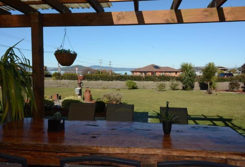 Bed and Breakfast Springwaters Lodge