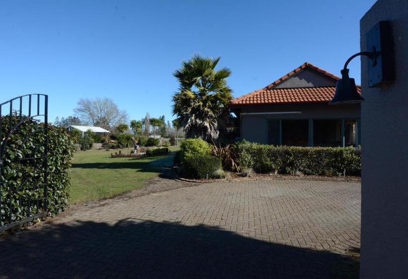 Bed and Breakfast Springwaters Lodge