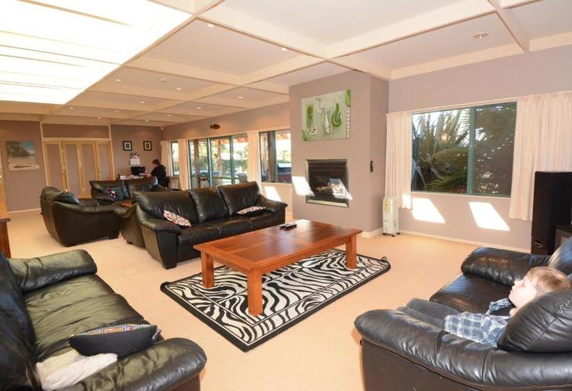 Bed and Breakfast Springwaters Lodge