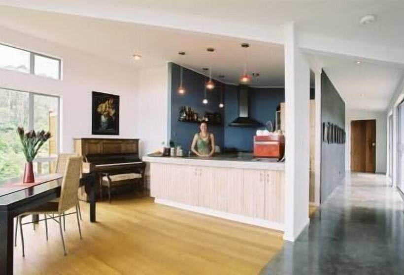 تختخواب و صبحانه Stone Store Lodge