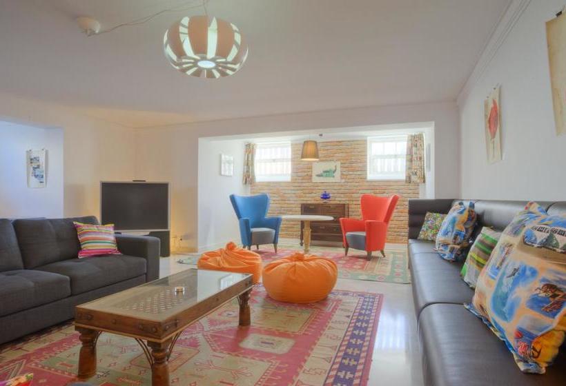 Blue Boutique Hostel & Suites