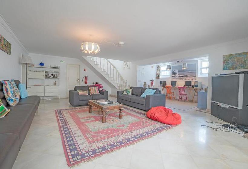 Blue Boutique Hostel & Suites