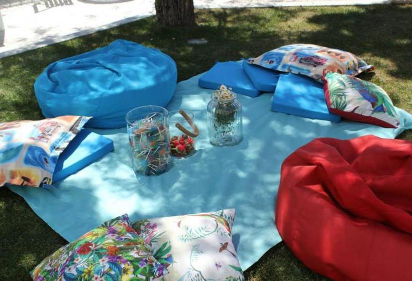 Blue Boutique Hostel & Suites