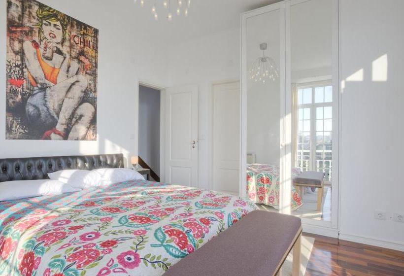 Blue Boutique Hostel & Suites