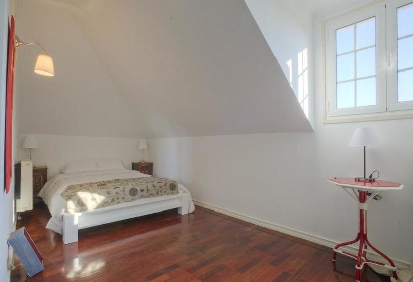 Blue Boutique Hostel & Suites