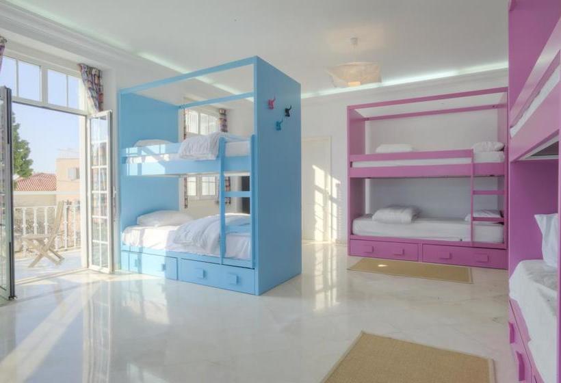 Blue Boutique Hostel & Suites