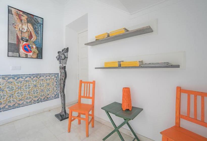 Blue Boutique Hostel & Suites