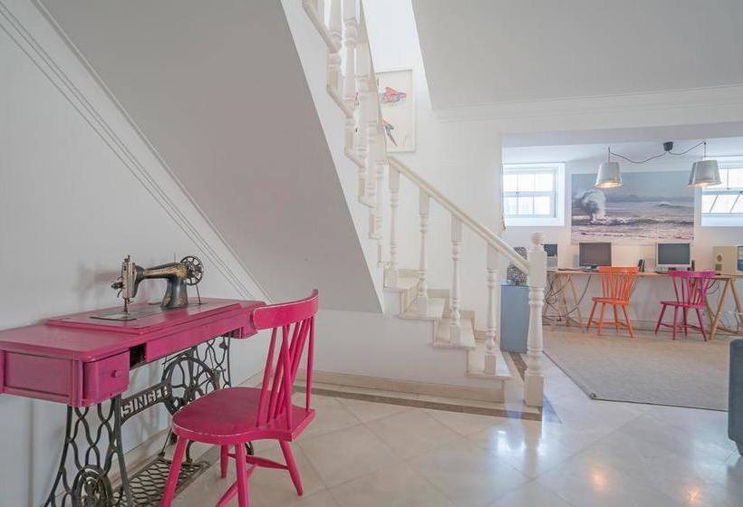 Blue Boutique Hostel & Suites