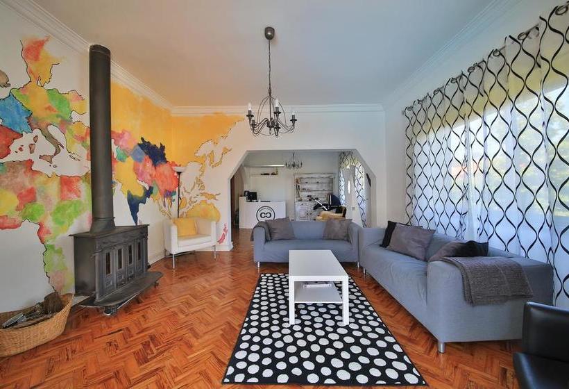 Cascais Cool Hostel Suites & Pool