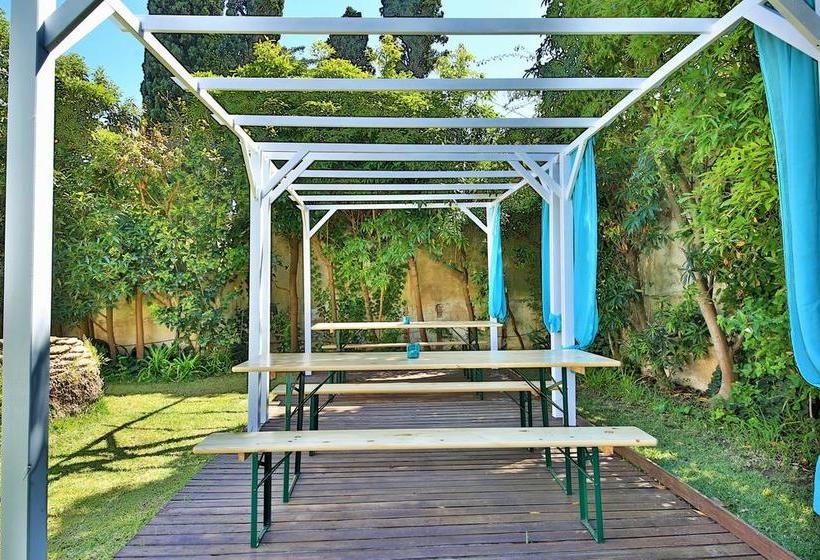 Cascais Cool Hostel Suites & Pool