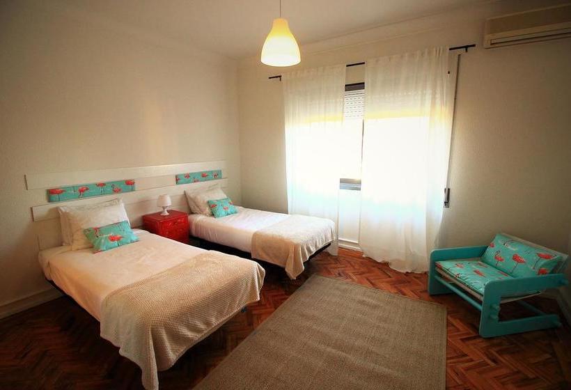 Cascais Cool Hostel Suites & Pool