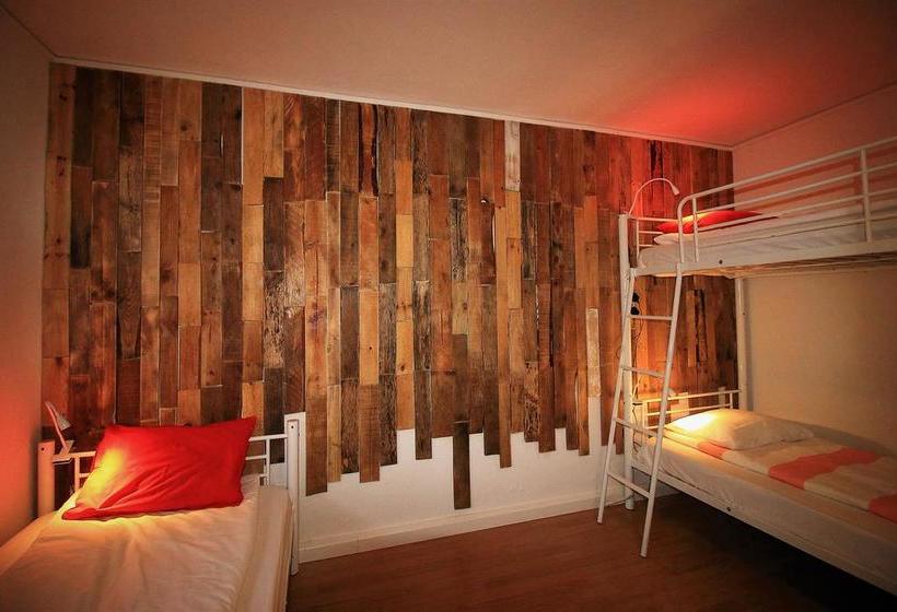 Cascais Cool Hostel Suites & Pool