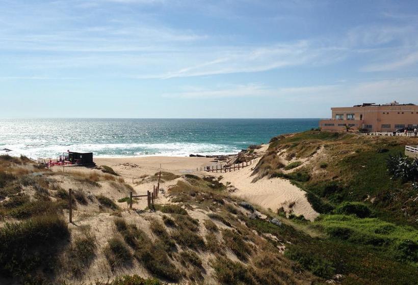 Cascais Cool Hostel Suites & Pool