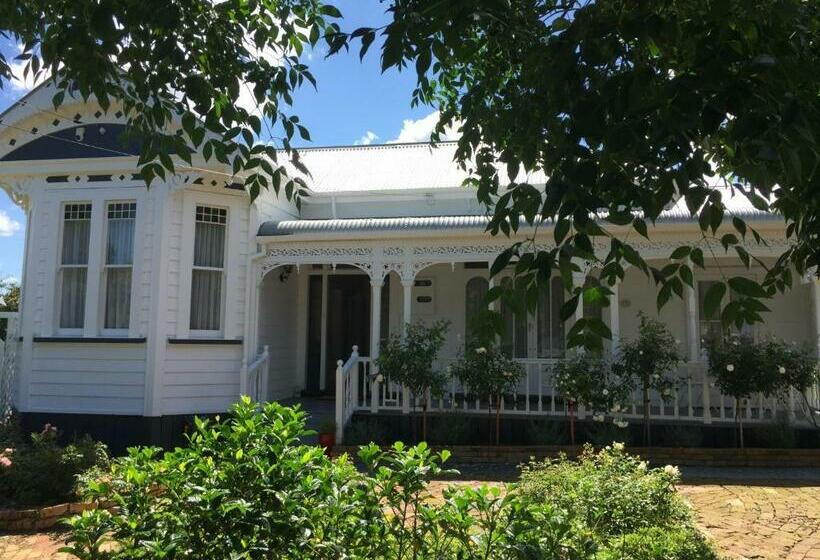 Chelsea House Bed & Breakfast