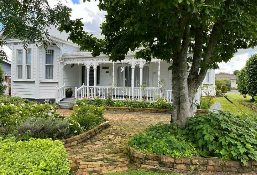 Chelsea House Bed & Breakfast