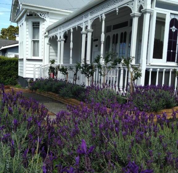 Chelsea House Bed & Breakfast