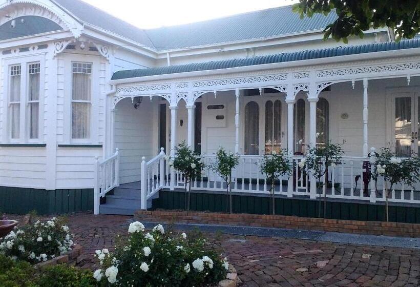 Chelsea House Bed & Breakfast