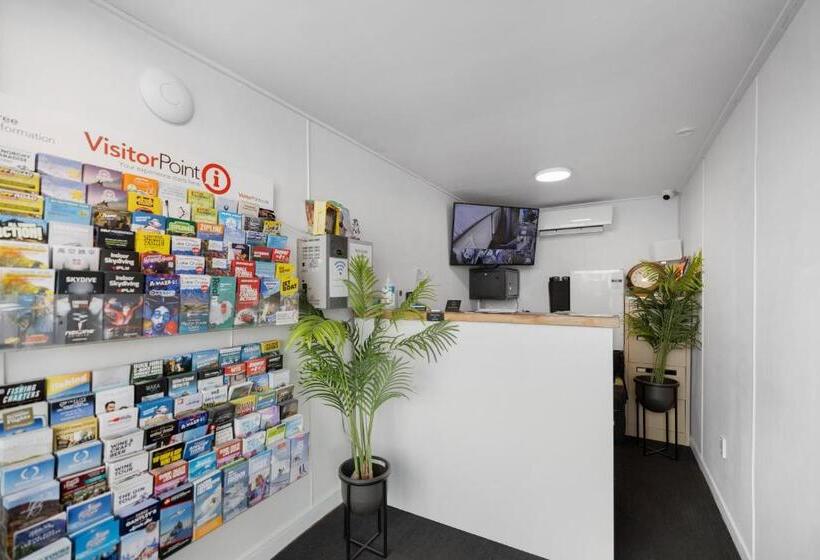 Lakeview Colonial Motel