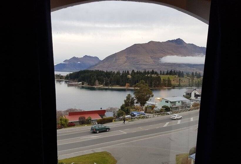 Lakeview Colonial Motel