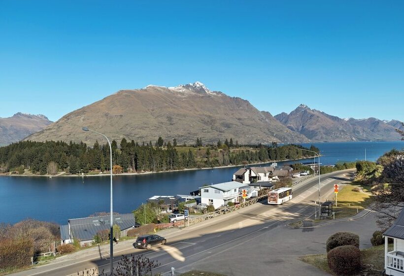 Lakeview Colonial Motel