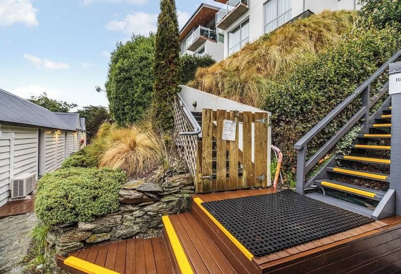 Lakeview Colonial Motel