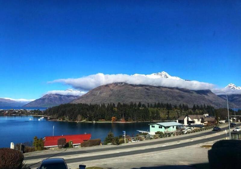 Lakeview Colonial Motel