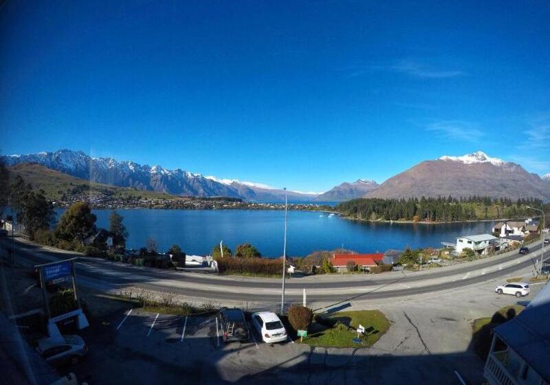 Lakeview Colonial Motel