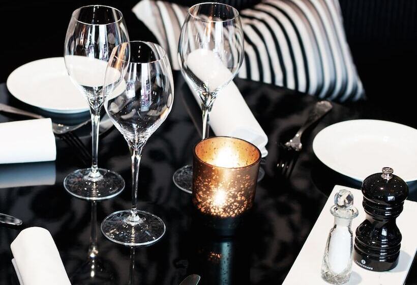 Dorsia Hotel & Restaurant