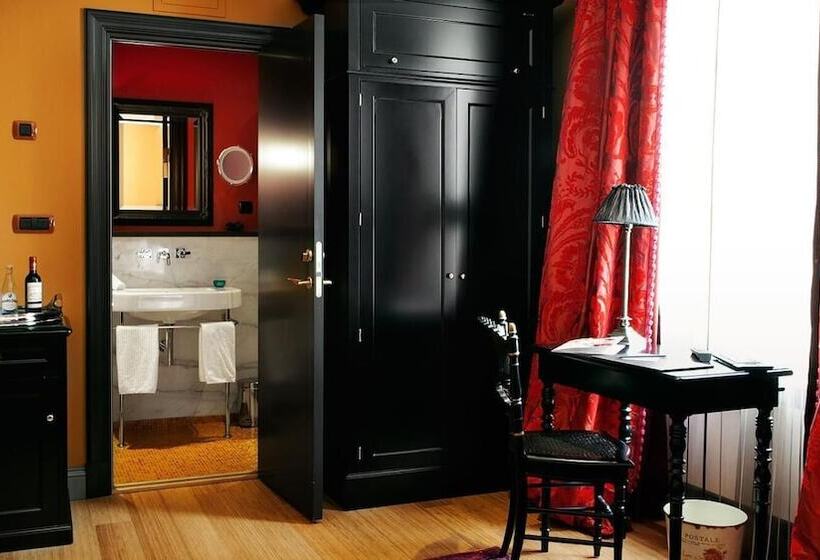 Dorsia Hotel & Restaurant