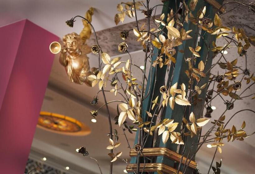 Dorsia Hotel & Restaurant