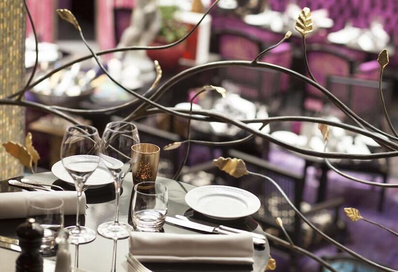 Dorsia Hotel & Restaurant