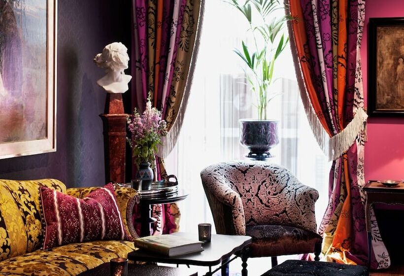 Dorsia Hotel & Restaurant