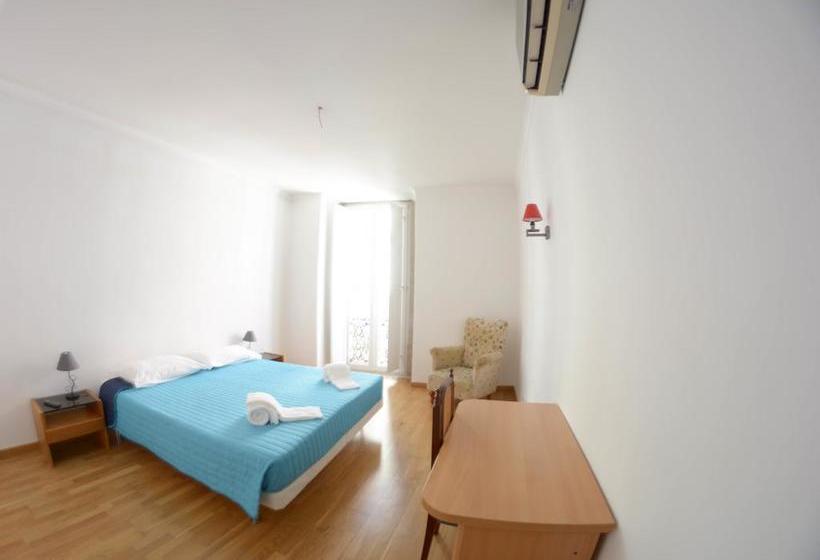 Fado Bed & Breakfast   Santos