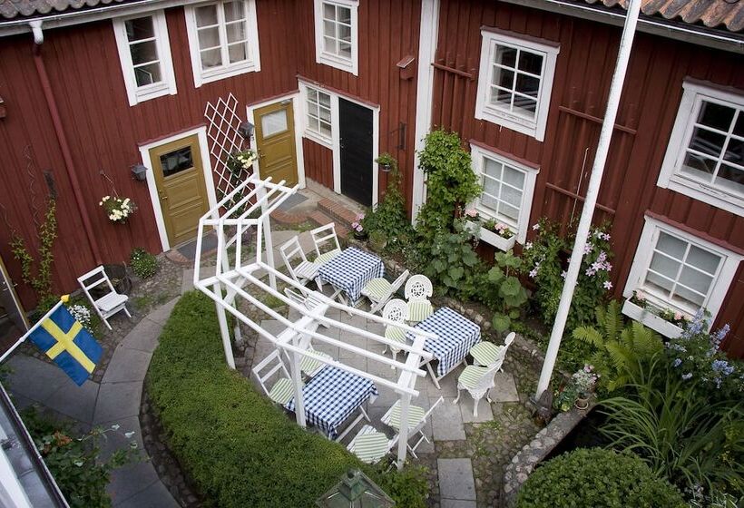 Garvaregården Hotel , B&b Och Café