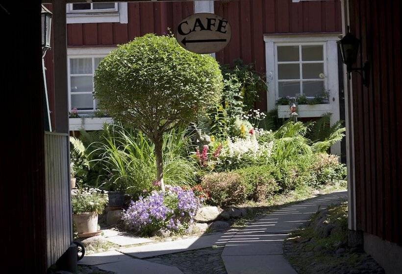 Garvaregården Hotel , B&b Och Café