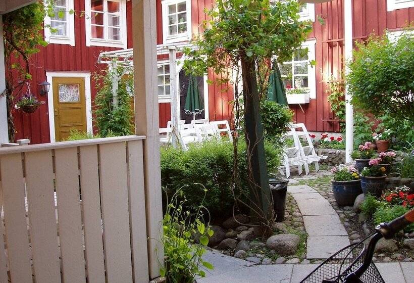 Garvaregården Hotel , B&b Och Café