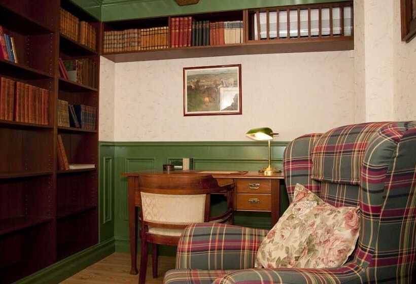 Garvaregården Hotel , B&b Och Café