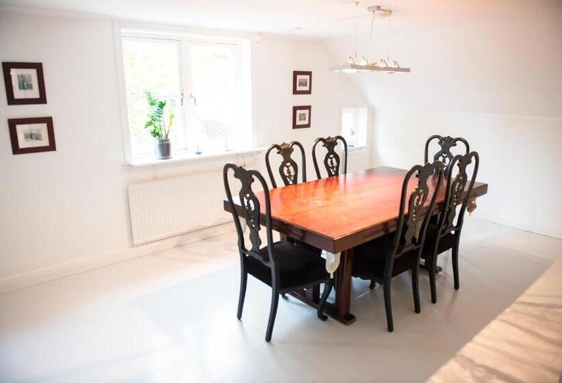 ホテル 32 Rum & Kök