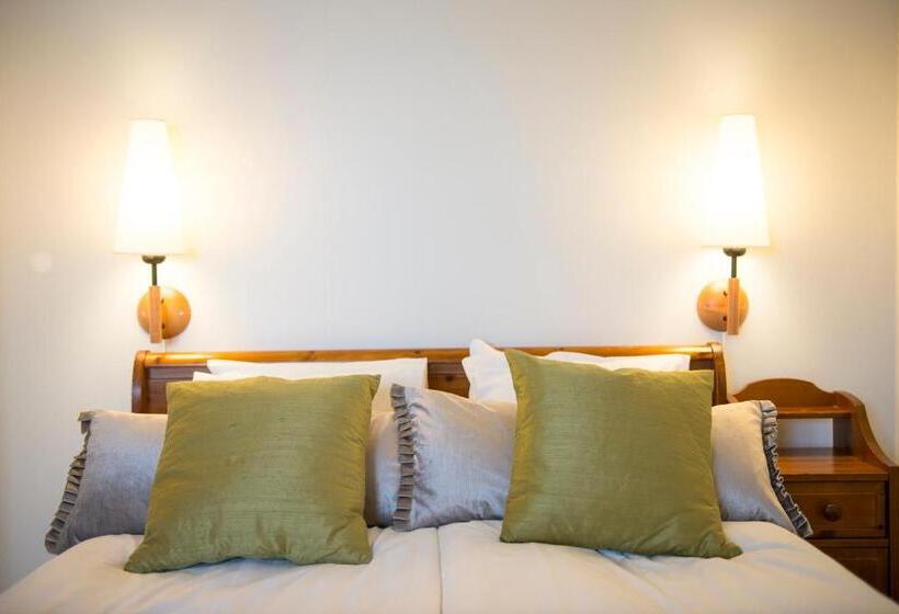 ホテル 32 Rum & Kök