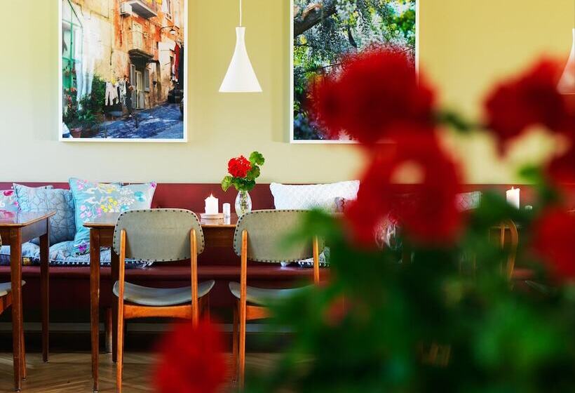 ホテル Gårdens & Apotekarns B&b