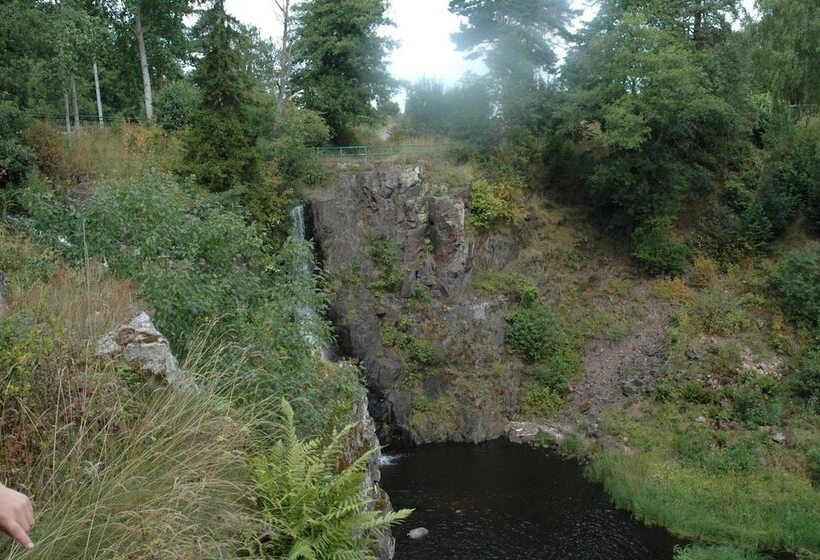 בית מלון כפרי Brovillan