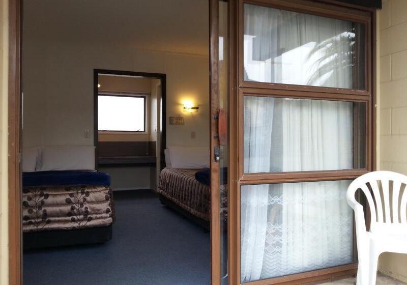 هتل Orana Motor Inn & Restaurant