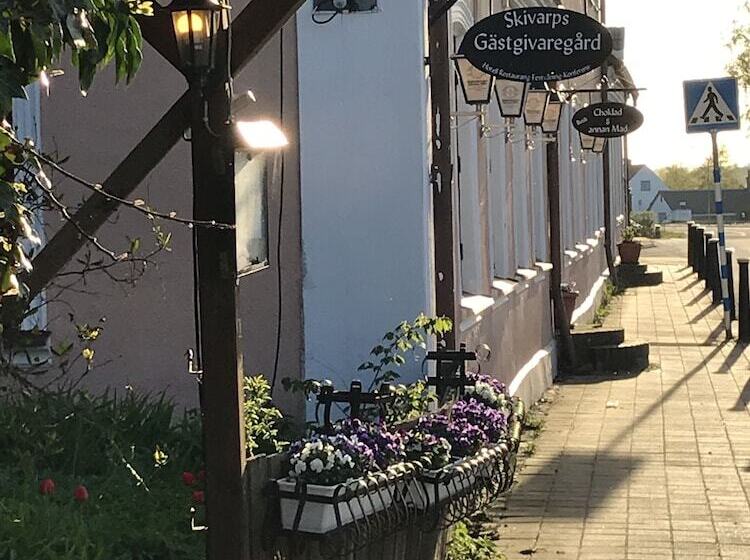 Отель Skivarps Gästgivaregård