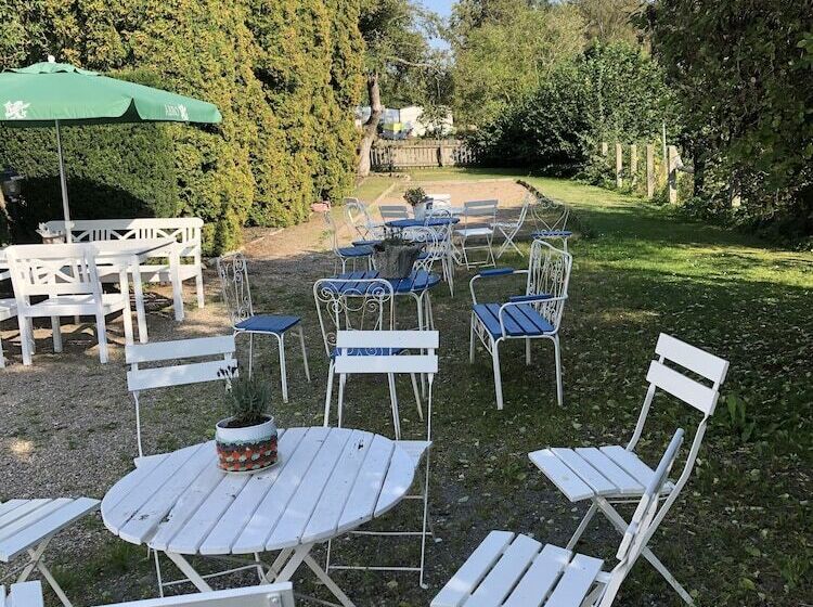 Отель Skivarps Gästgivaregård