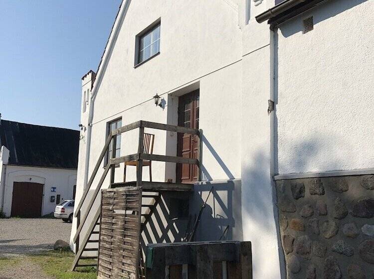 Отель Skivarps Gästgivaregård