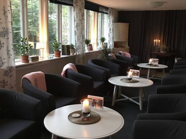 Отель Skivarps Gästgivaregård