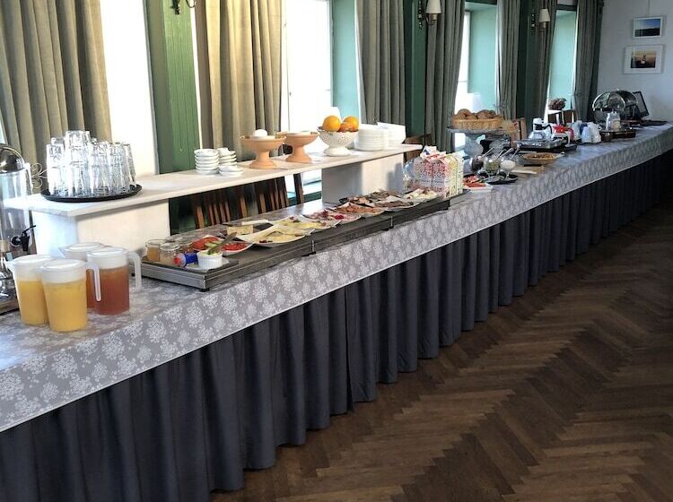 Отель Skivarps Gästgivaregård