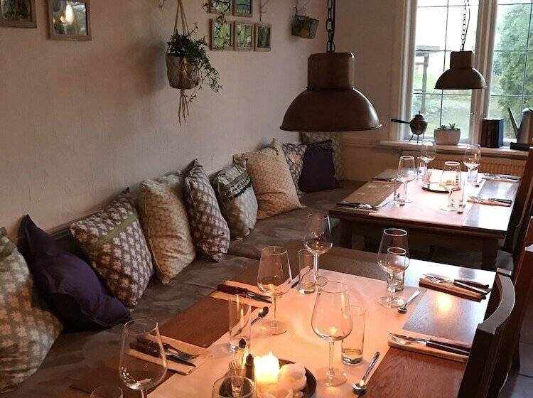 Отель Skivarps Gästgivaregård