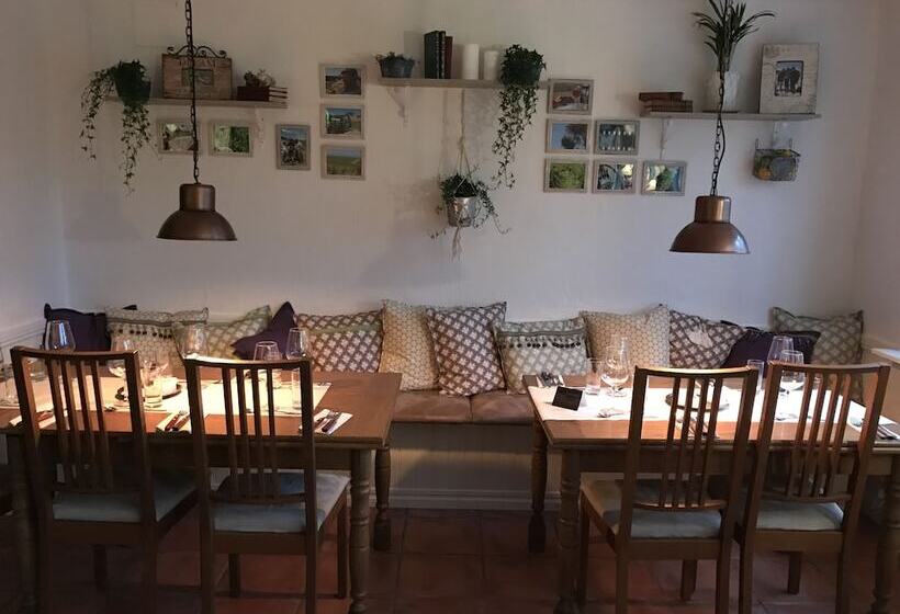 Отель Skivarps Gästgivaregård