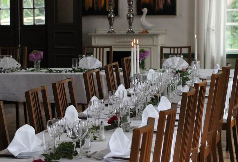 Отель Skivarps Gästgivaregård